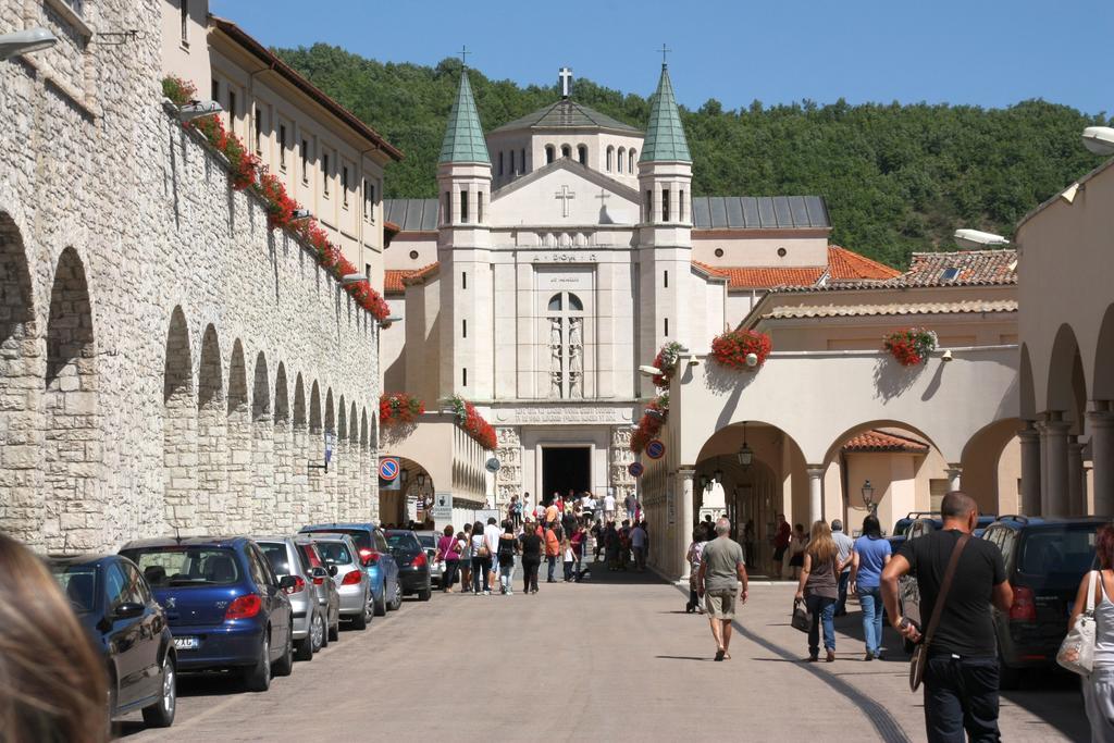 Hotel Villa Stella Cascia Bagian luar foto